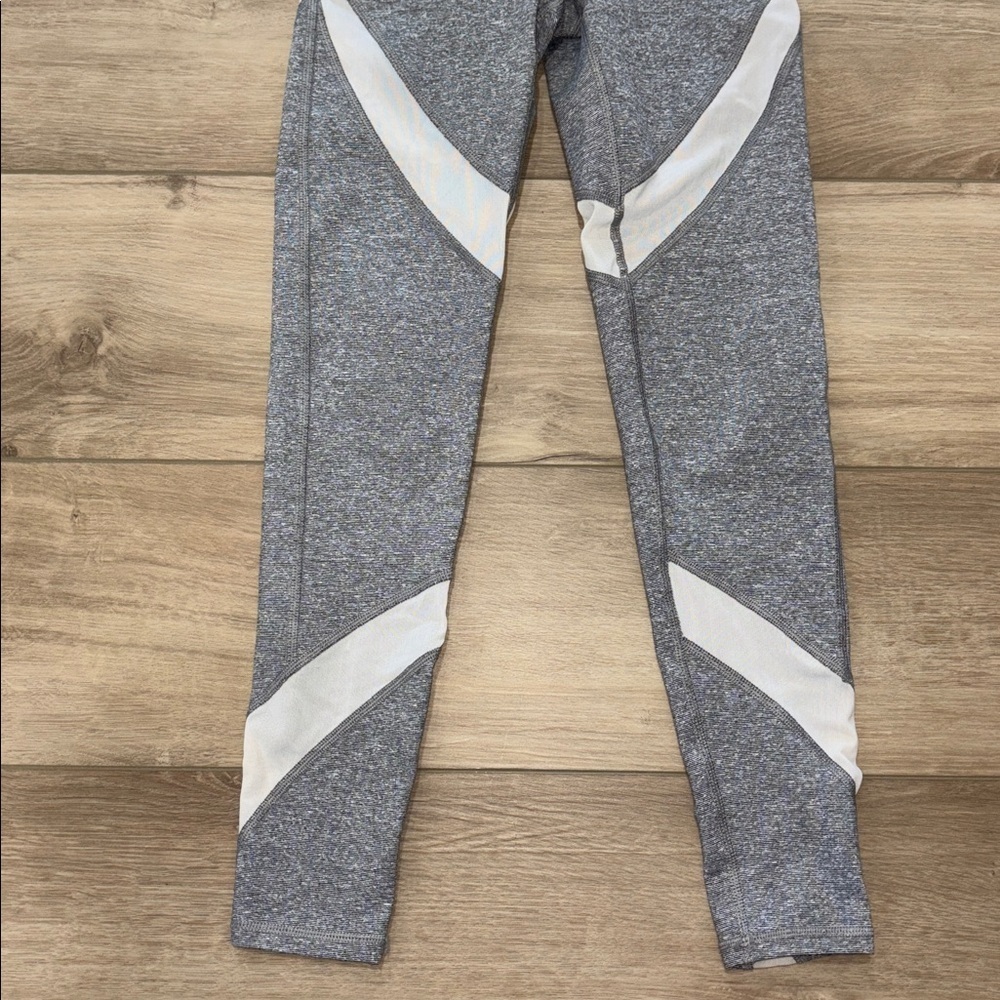 NWOT Aerie Gray and White High-Waisted Leggings Size xxsmall - Picture 3 of 5